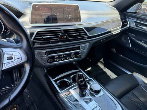 Used 2019 BMW 750i w/ Executive Package RWD image 28