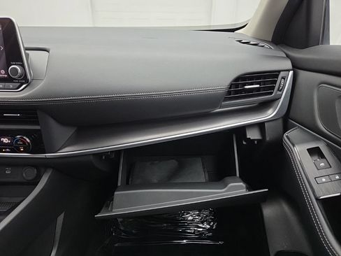 Used 2024 Nissan Rogue SV AWD/4WD image 33