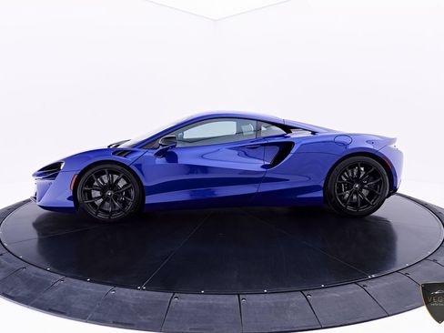 Used 2025 McLaren Artura RWD image 14
