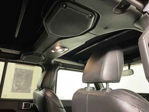 Used 2020 Jeep Wrangler Unlimited Sahara image 2