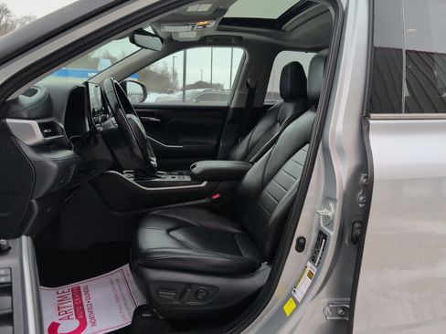 Used 2020 Toyota Highlander XLE image 9