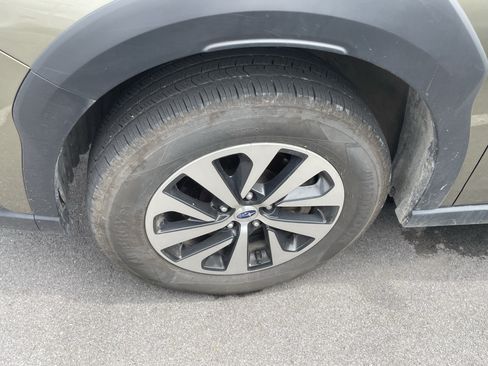Certified 2025 Subaru Outback Premium AWD/4WD image 5