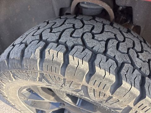 Used 2015 GMC Yukon Denali w/ Premium Package image 8