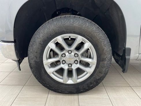 Used 2023 Chevrolet Silverado 1500 LT AWD/4WD image 8