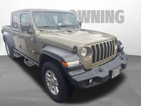 Used 2020 Jeep Gladiator Sport w/ Quick Order Package 24S AWD/4WD image 3