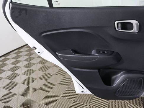 Used 2020 Hyundai Venue SE image 17