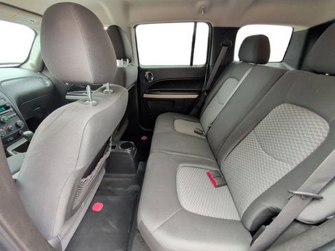 Used 2009 Chevrolet HHR LS image 13