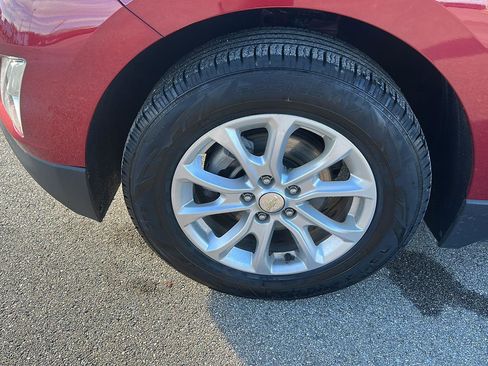 Used 2018 Chevrolet Equinox LT image 2