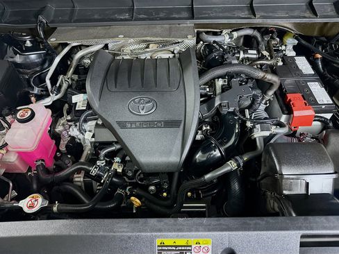 Used 2023 Toyota Highlander LE image 34