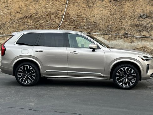 New 2026 Volvo XC90 T8 Plus image 4