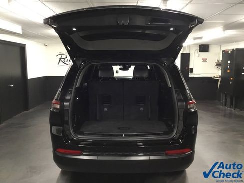 Used 2022 Jeep Grand Cherokee L Limited w/ Black Appearance Package AWD/4WD image 12