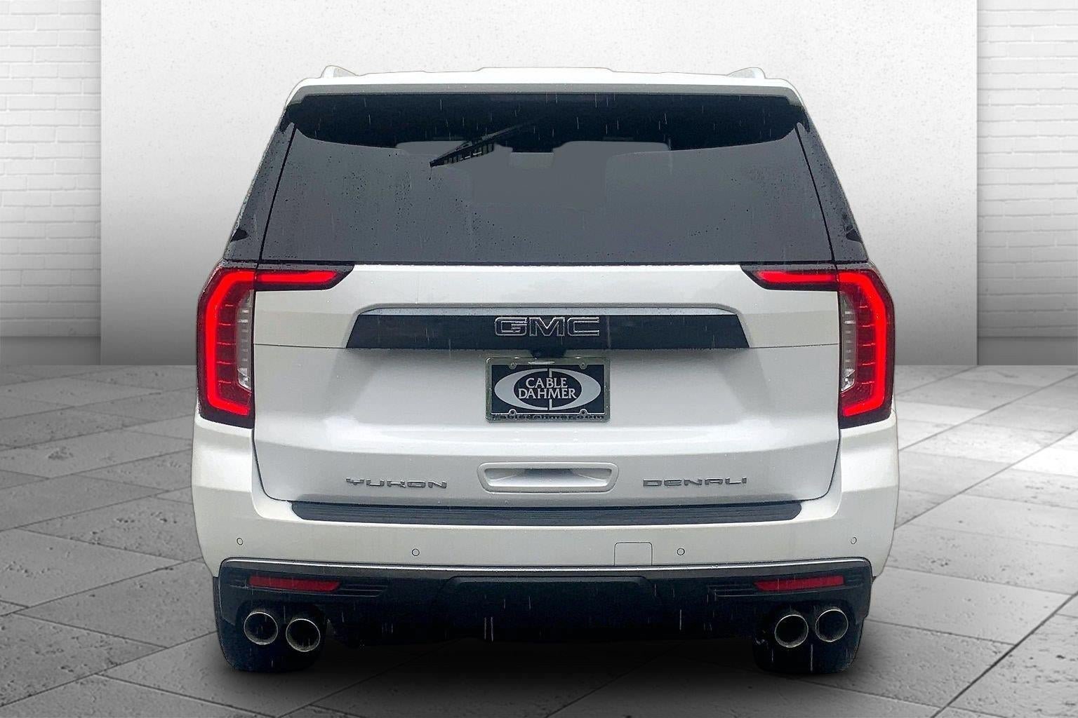 Used 2023 GMC Yukon XL Denali Ultimate AWD/4WD image 3