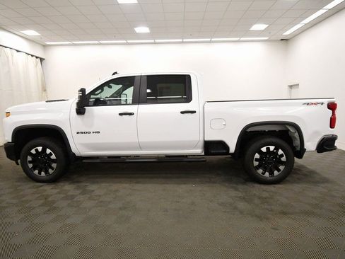 Used 2020 Chevrolet Silverado 2500 Custom w/ Custom Value Package AWD/4WD image 4