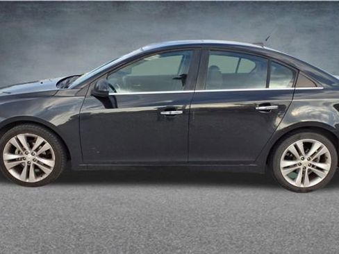 Used 2011 Chevrolet Cruze LTZ FWD image 2