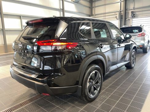 Used 2024 Nissan Rogue SV w/ SV Premium Package image 21
