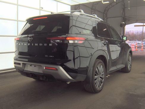 Certified 2025 Nissan Pathfinder SL w/ SL Premium Package image 4
