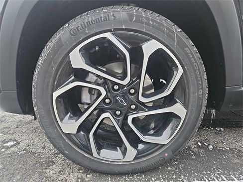 Used 2025 Chevrolet Trax RS w/ Driver Confidence Package image 30