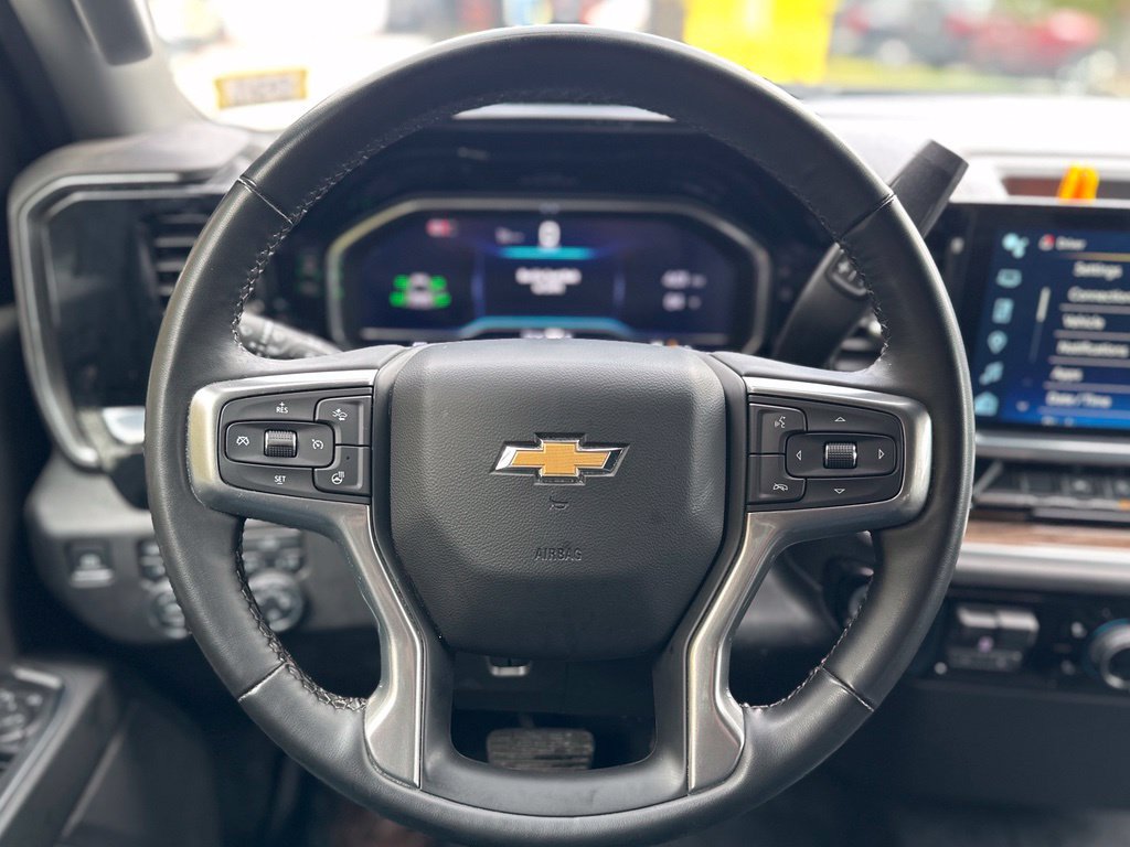 Used 2024 Chevrolet Silverado 1500 LT AWD/4WD image 9