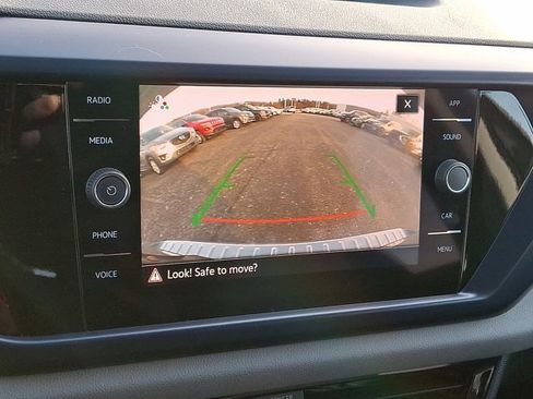 Certified 2022 Volkswagen Taos SE image 23