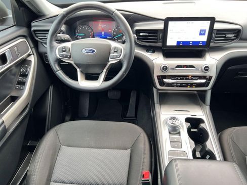 Used 2022 Ford Explorer XLT image 27
