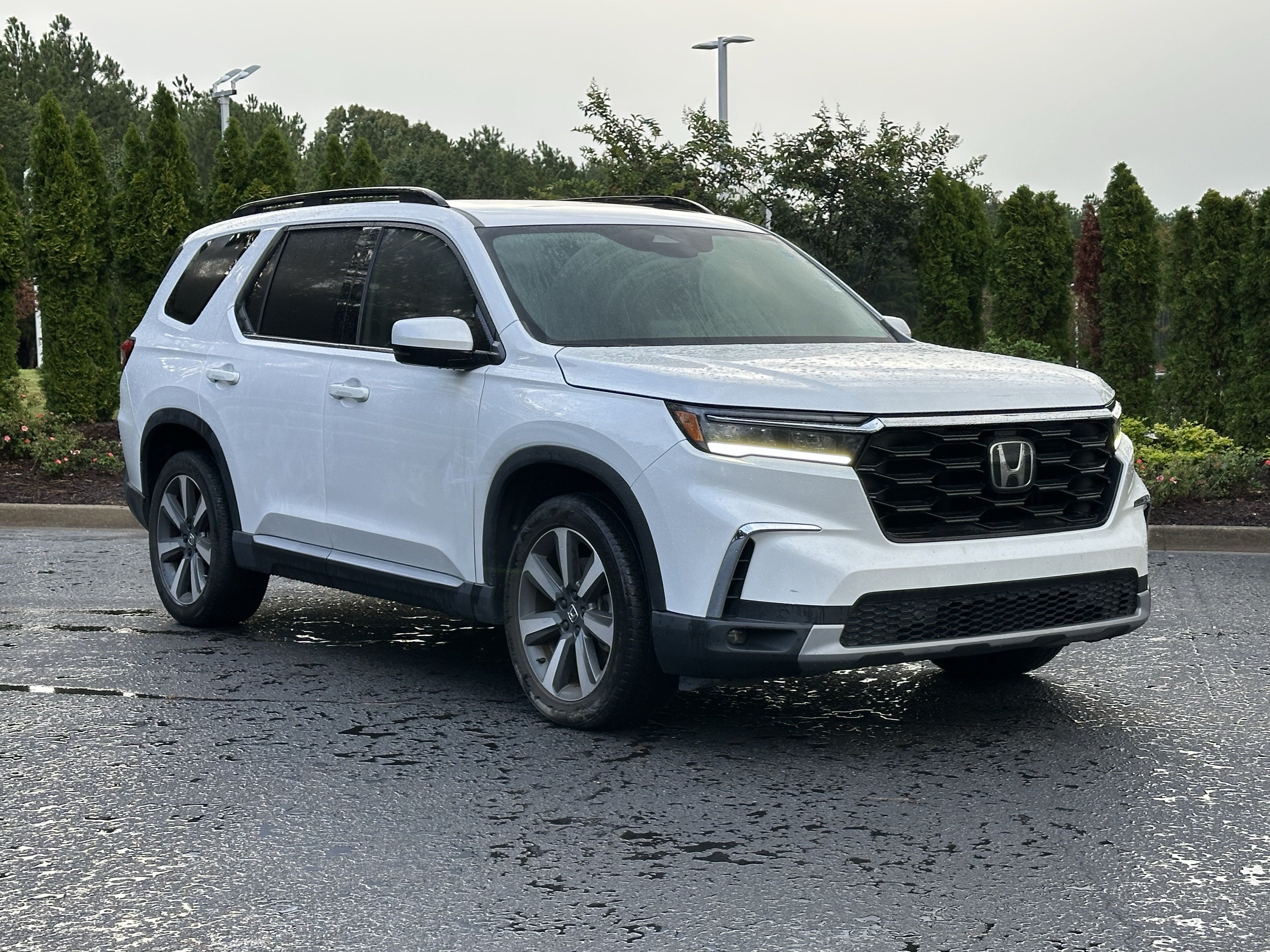 Used 2024 Honda Pilot Touring image 2