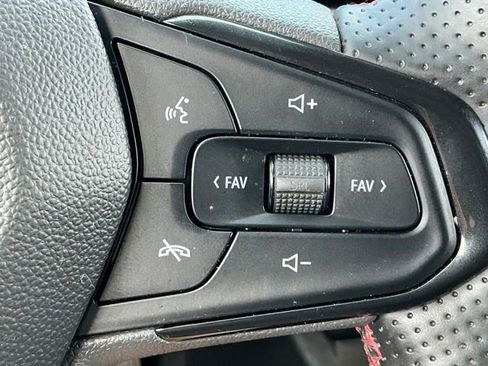 Used 2024 Chevrolet Trax RS FWD image 28