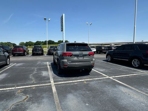 Used 2021 Jeep Grand Cherokee Freedom Edition RWD image 2
