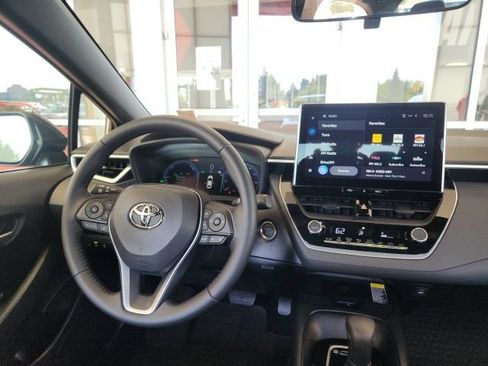 Certified 2026 Toyota Corolla SE w/ SE Premium Package FWD image 18