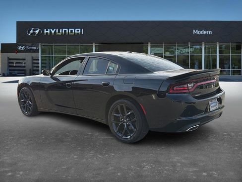 Used 2022 Dodge Charger SXT w/ Blacktop Package image 4