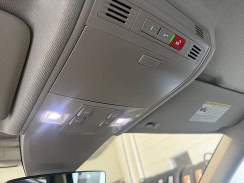 Used 2024 Volkswagen Tiguan SE image 28