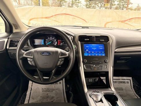 Used 2020 Ford Fusion SE FWD image 23