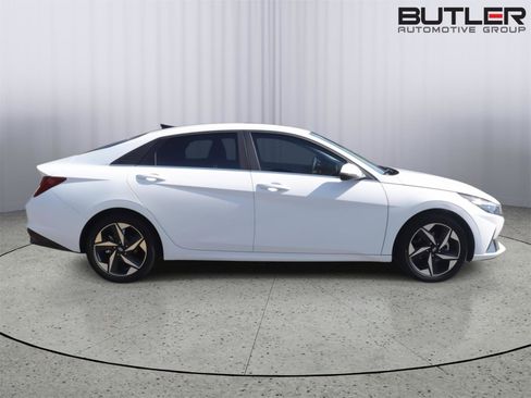 Used 2023 Hyundai Elantra Limited w/ Cargo Package image 8