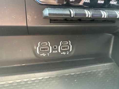 Used 2022 RAM 1500 Laramie w/ Sport Appearance Package AWD/4WD image 9