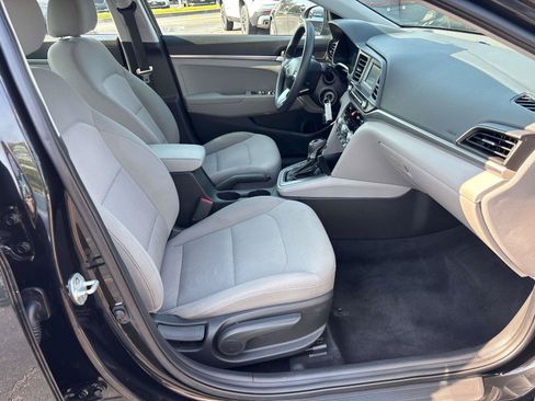 Used 2020 Hyundai Elantra SE w/ Cargo Package (C1) FWD image 13