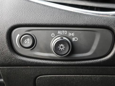 Used 2018 Chevrolet Malibu LT image 17