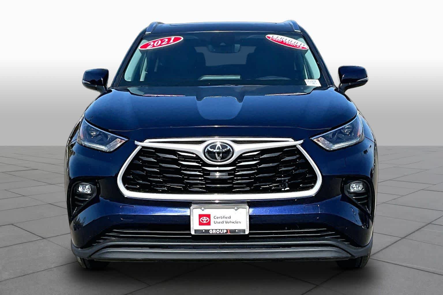 Certified 2021 Toyota Highlander XLE FWD image 3