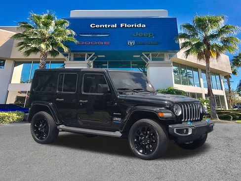Used 2022 Jeep Wrangler Unlimited Sahara w/ Cold Weather Group AWD/4WD image 2