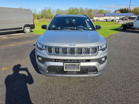 Used 2023 Jeep Compass Latitude w/ Convenience Group AWD/4WD image 2