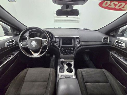 Used 2020 Jeep Grand Cherokee Laredo w/ Security & Convenience Group AWD/4WD image 17