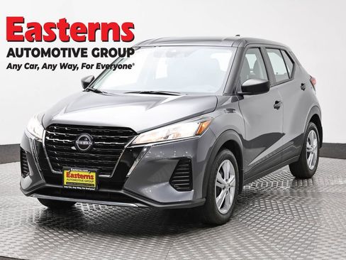 Used 2023 Nissan Kicks S image 1