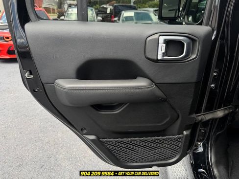 Used 2019 Jeep Wrangler Unlimited Sahara w/ LED Lighting Group AWD/4WD image 15