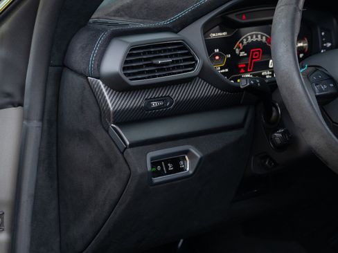 Used 2023 Lamborghini Urus Performante AWD/4WD image 56
