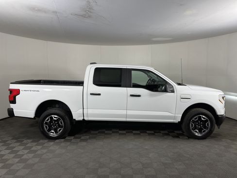 Used 2022 Ford F150 Lightning Pro image 5