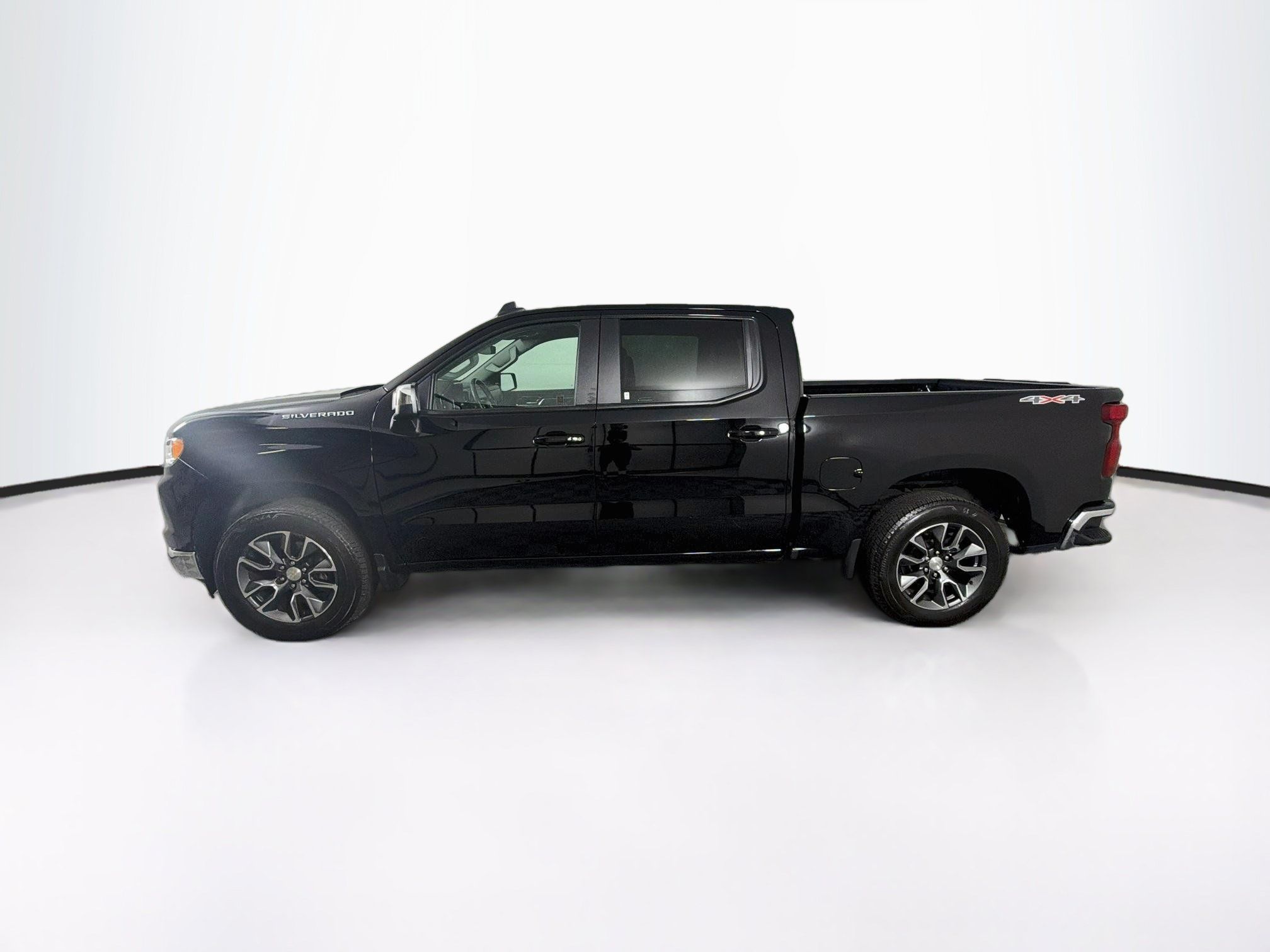 Used 2024 Chevrolet Silverado 1500 LT AWD/4WD image 4