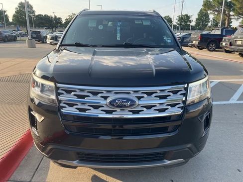 Used 2018 Ford Explorer XLT w/ Equipment Group 201A FWD image 2