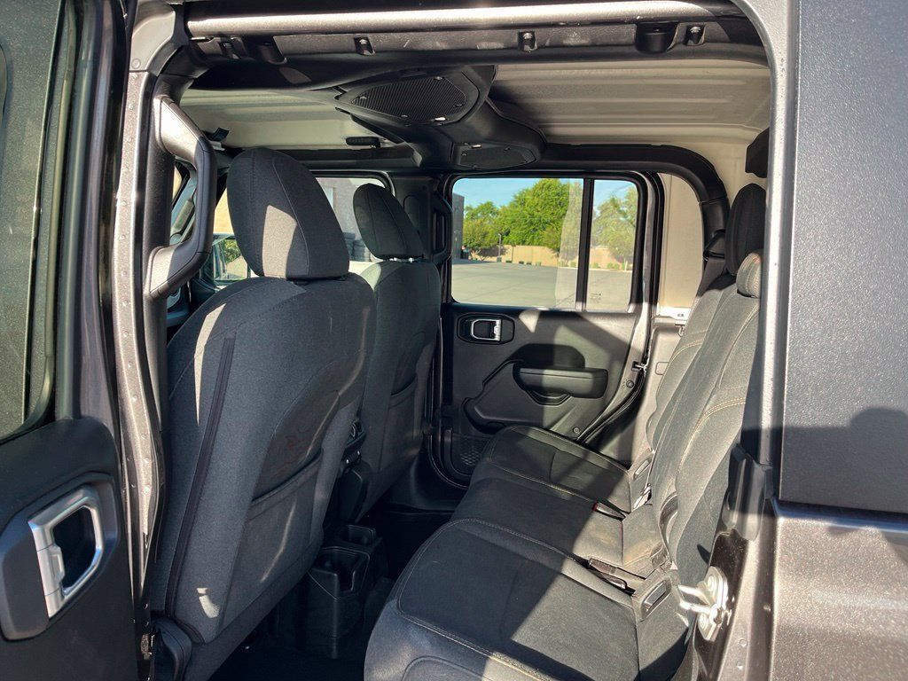 Used 2024 Jeep Gladiator Sport AWD/4WD image 17