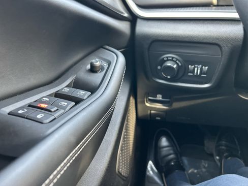 Used 2025 Jeep Grand Cherokee Laredo AWD/4WD image 22