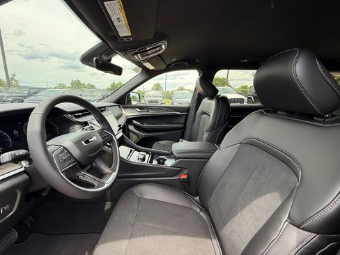 New 2026 Jeep Grand Cherokee L 4WD image 11