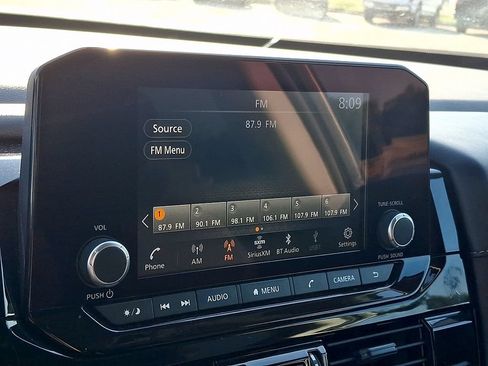 Used 2025 Nissan Pathfinder SV AWD/4WD image 16