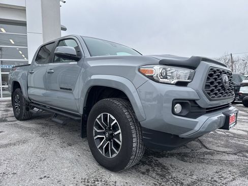 Used 2021 Toyota Tacoma TRD Sport image 3